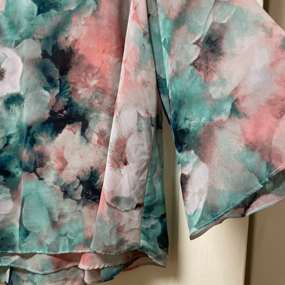 Jennifer Lopez Flowy Blouse - Picture 2 of 8